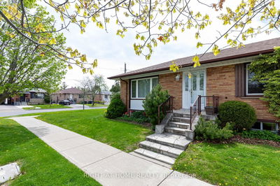 22 Flintridge Rd, Toronto - Dorset Park image-0-4