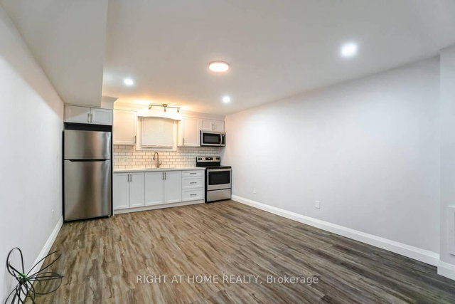 Unit 3 - 865 Simcoe Street S