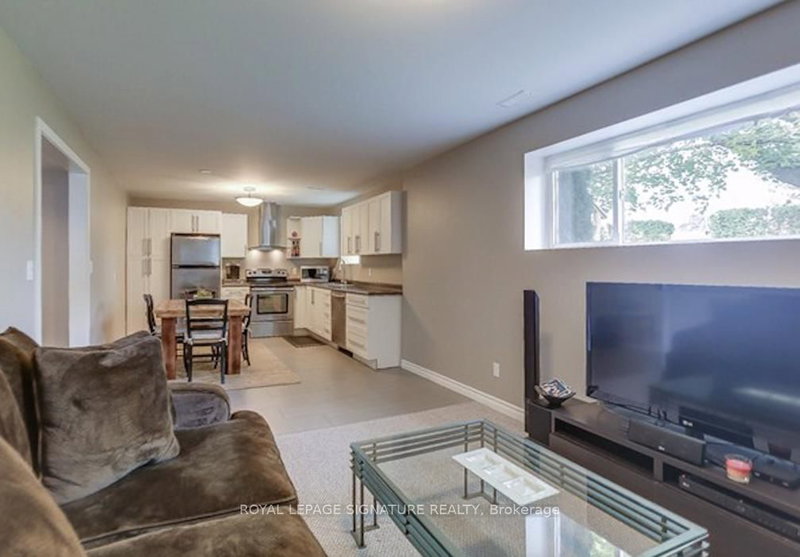 Lower - 706 Annland St, Pickering, L1W 1B3 | Image 3