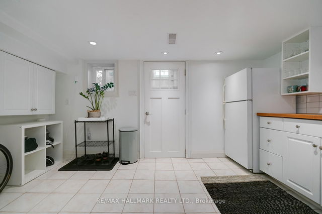 Lower - 1900 Gerrard Street E