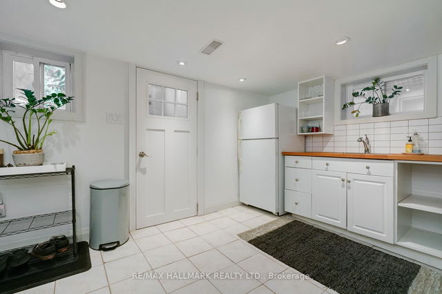 Lower - 1900 Gerrard Street E