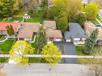 5 Starlake Dr, Toronto - Morningside image-0-1