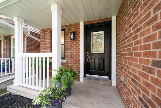 54 Mccrimmon Crescent