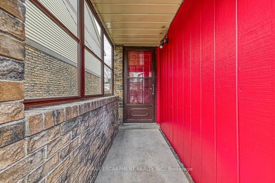 129 Valley Stream Dr, Toronto - Milliken image-0-3