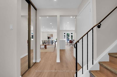 129 Valley Stream Dr, Toronto - Milliken image-0-4