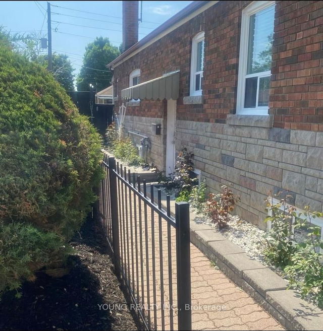 35 Porter Crescent