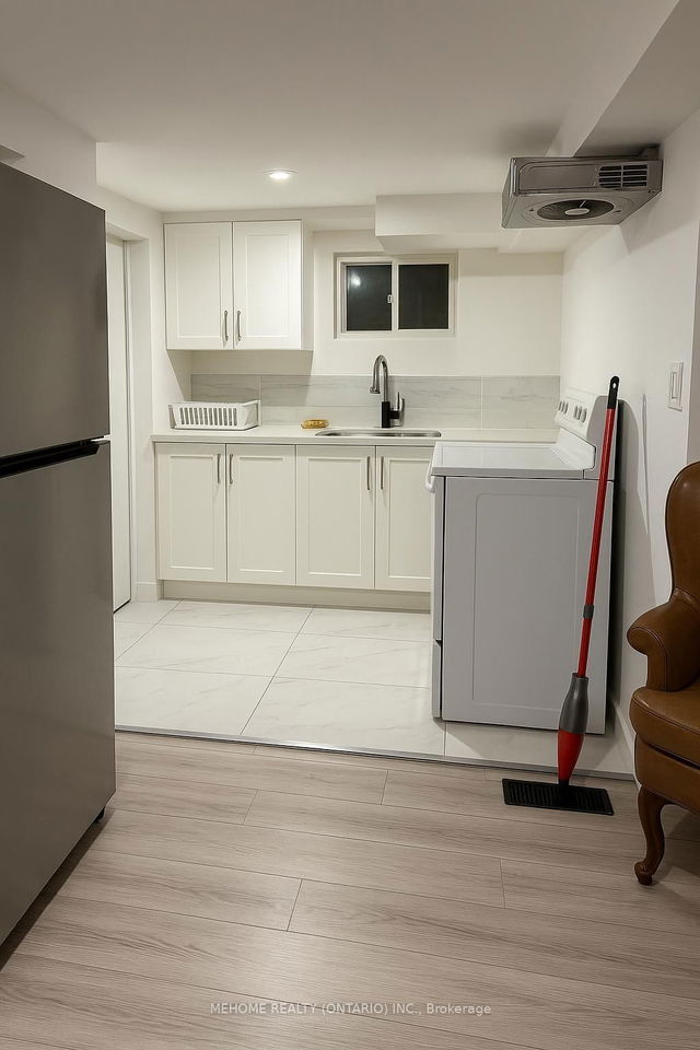 Basement A - 1018 Kennedy Road