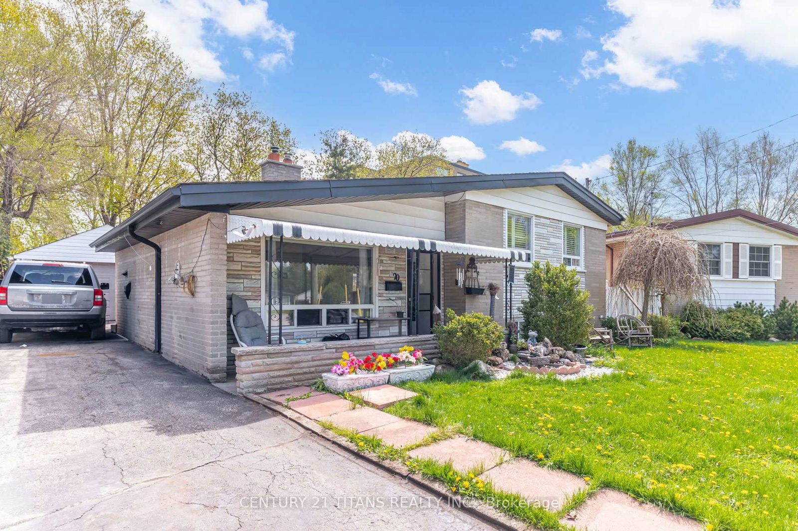 Detached House for sale at 20 Benadair Court, Toronto, Woburn, M1H 1K5 - MLS: E12153270