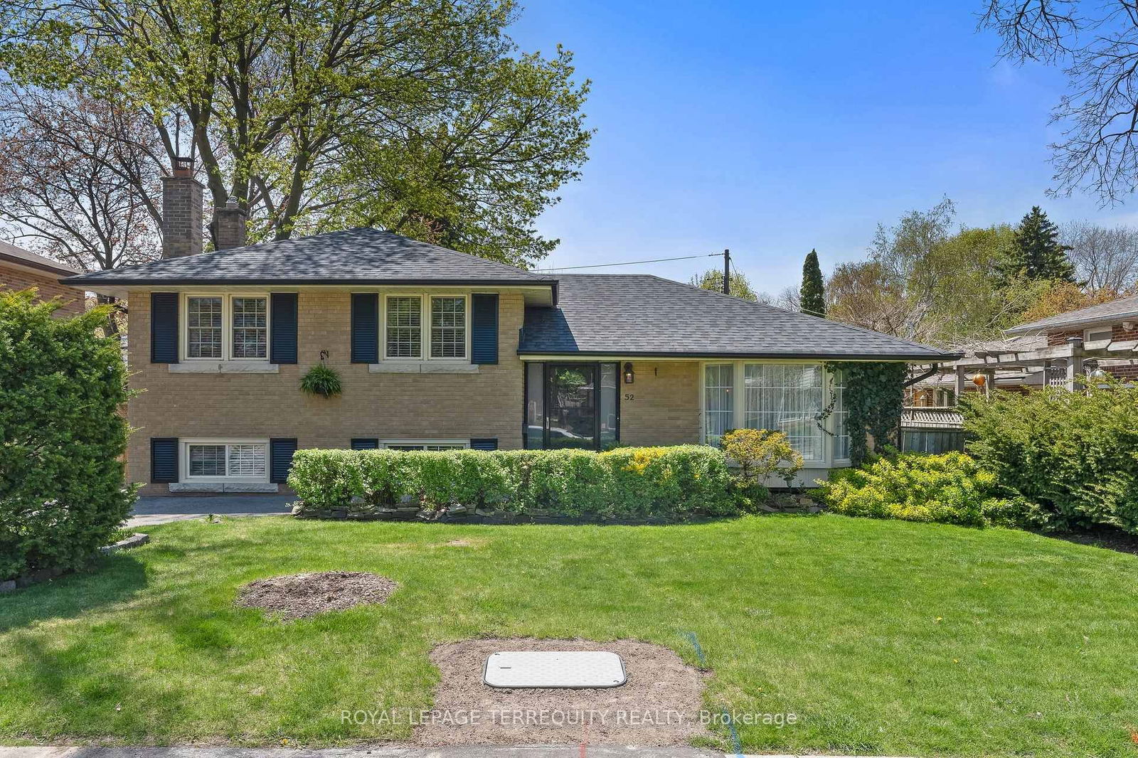 Detached House for sale at 52 Cathedral Bluffs Drive, Toronto, Cliffcrest, M1M 2T9 - MLS: E12153297