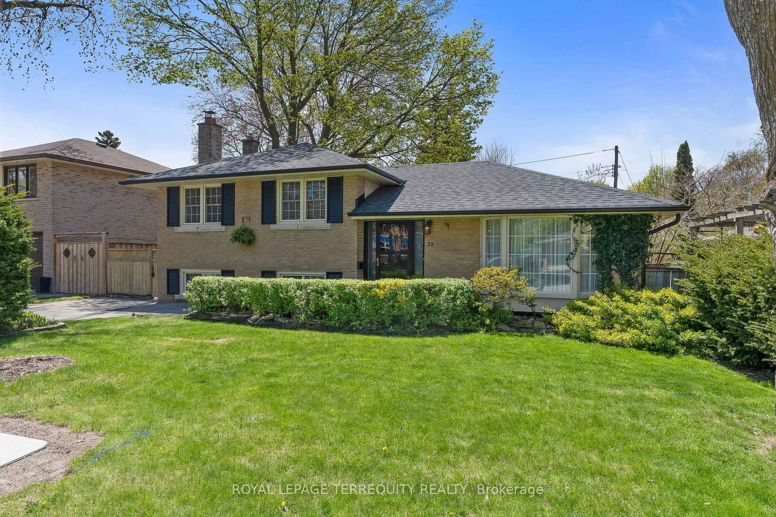 Detached House for sale at 52 Cathedral Bluffs Drive, Toronto, Cliffcrest, M1M 2T9 - MLS: E12153297
