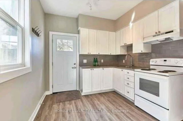 REAR UNIT - 251 Bruce Street