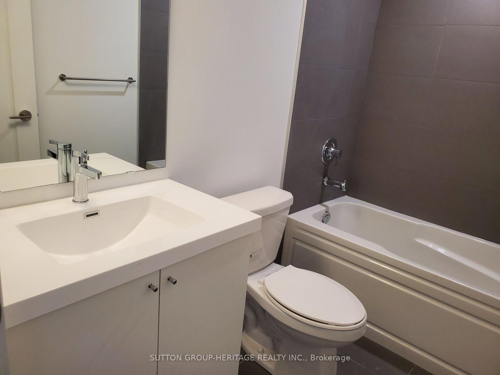 2545 Simcoe Street N, Unit 2714 - Photo 32