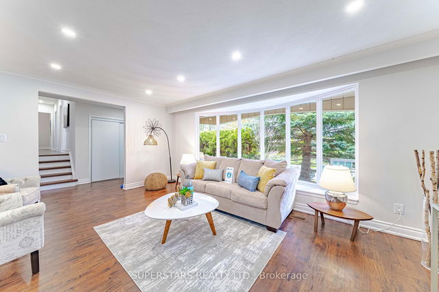 1 Mayhill Crescent