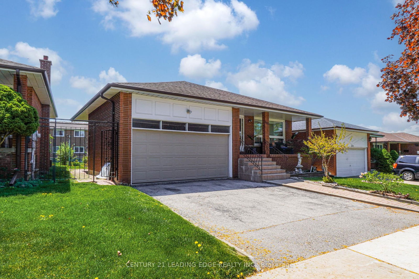 Detached House for sale at 302 Huntsmill Boulevard, Toronto, Steeles, M1W 3C8 - MLS: E12153920