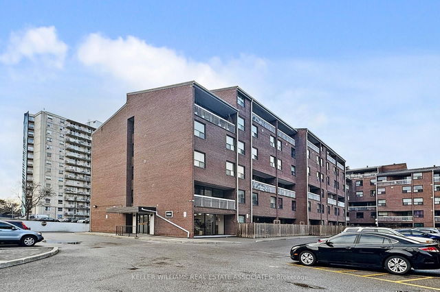 207 Main and 2nd floor - 4064 Lawrence Avenue