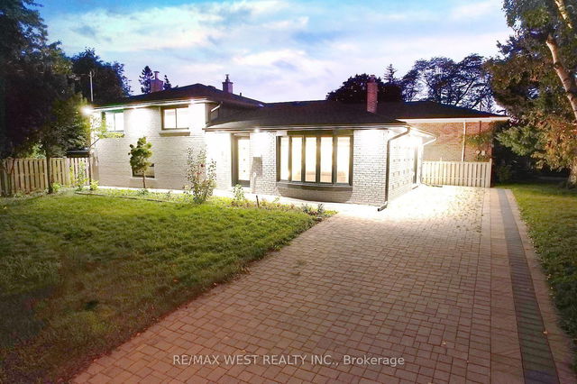 2 Clanwilliam Court