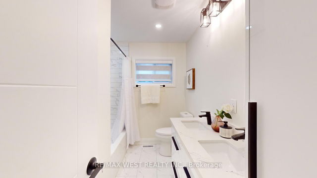 2 Clanwilliam Court