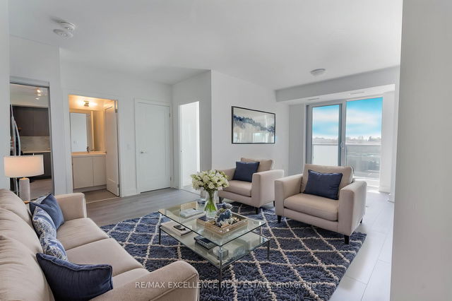 408 - 2545 Simcoe Street