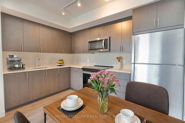 408 - 2545 Simcoe Street