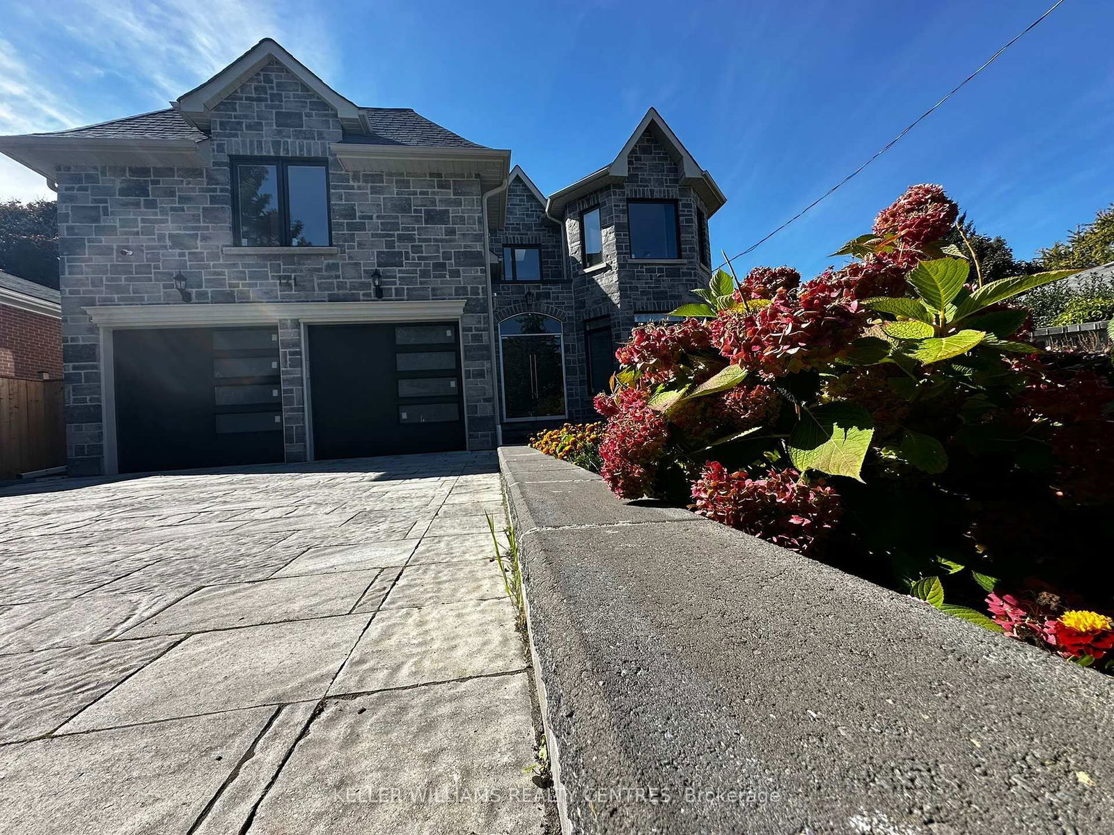 Detached House for sale at 121 Earlton Road, Toronto, Tam O'Shanter-Sullivan, M1T 2R8 - MLS: E12156544