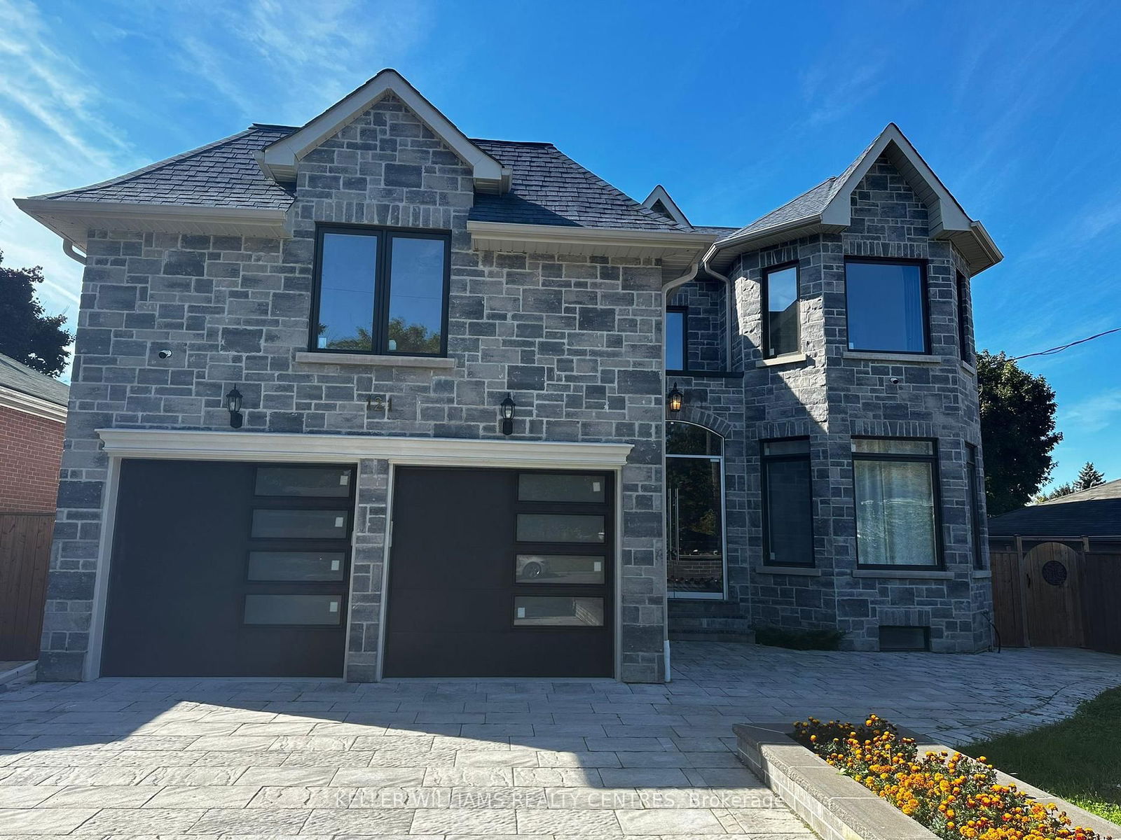 Detached House for sale at 121 Earlton Road, Toronto, Tam O'Shanter-Sullivan, M1T 2R8 - MLS: E12156544