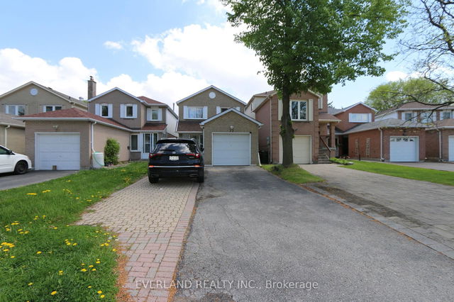 77 Enchanted Hills Crescent