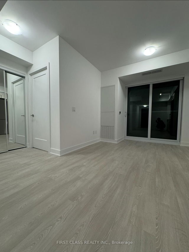 603 - 2545 Simcoe Street