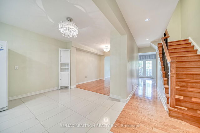 100 Rakewood Crescent