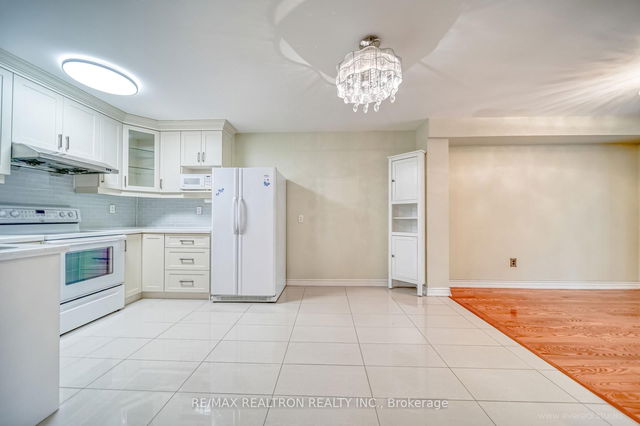 100 Rakewood Crescent