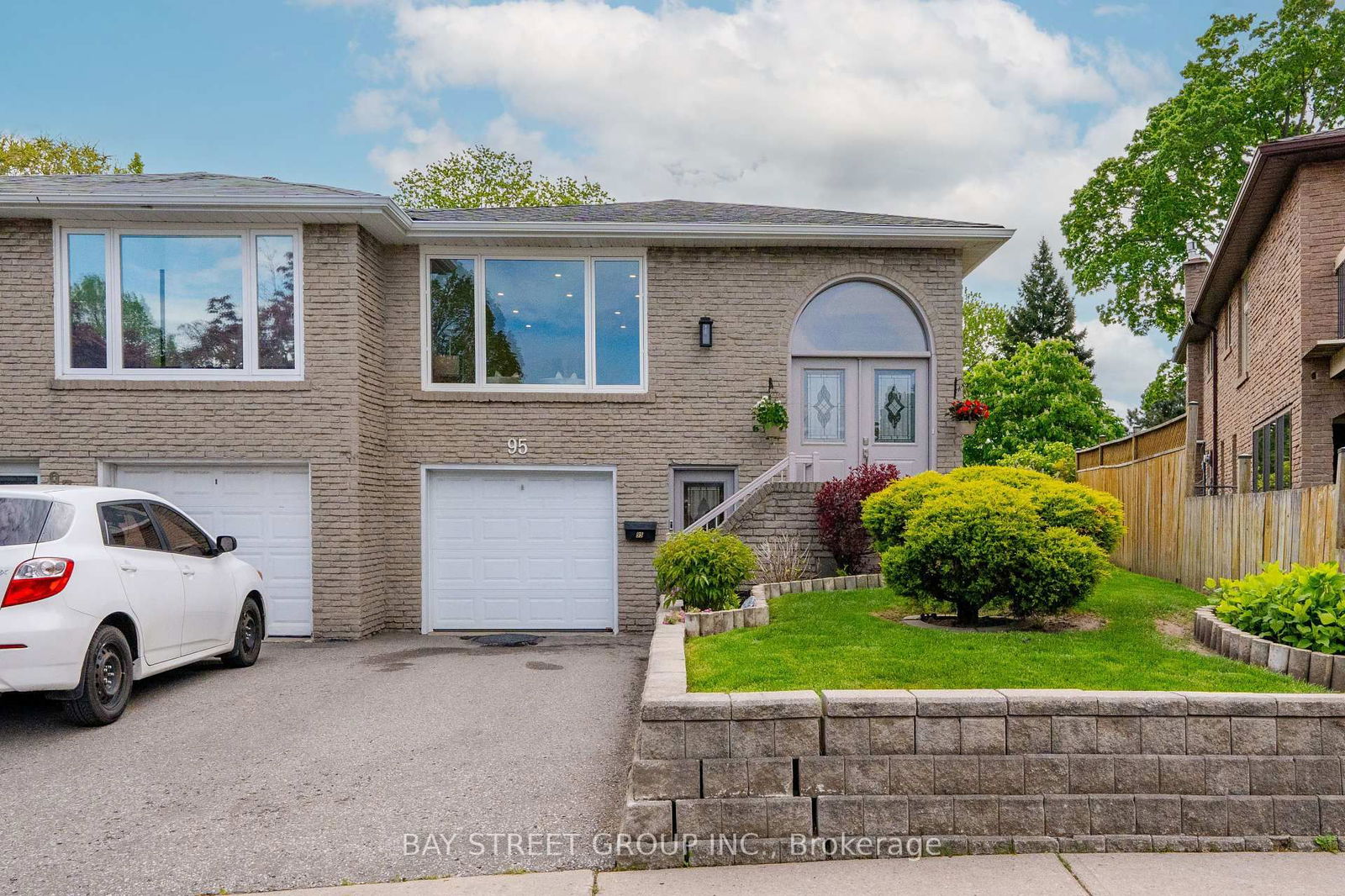 Semi-Detached House for sale at 95 Heaslip Terrace, Toronto, Tam O'Shanter-Sullivan, M1T 1W8 - MLS: E12157881