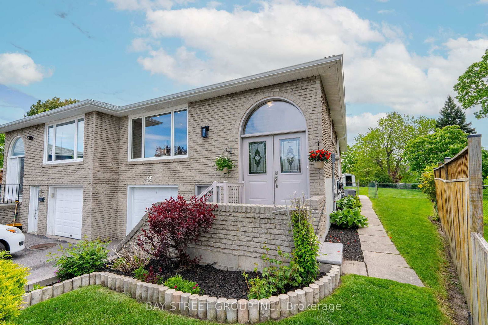 Semi-Detached House for sale at 95 Heaslip Terrace, Toronto, Tam O'Shanter-Sullivan, M1T 1W8 - MLS: E12157881