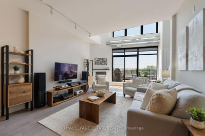 Condo sold at 409-160 Fallingbrook Road, Toronto, Ontario, M1N 0A1 - Birchcliffe-Cliffside - MLS: E12158099