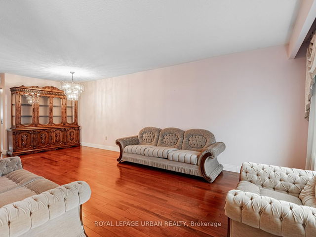 122 Hildenboro Square