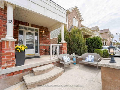 19 Arnold Johnston St, Clarington - Courtice image-0-2