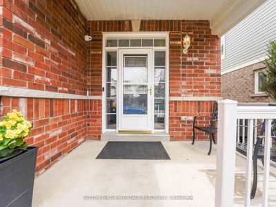 19 Arnold Johnston St, Clarington - Courtice image-0-3