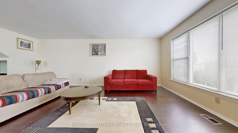 96 Invergordon Ave, Toronto, M1S 2Z2 | Image 3