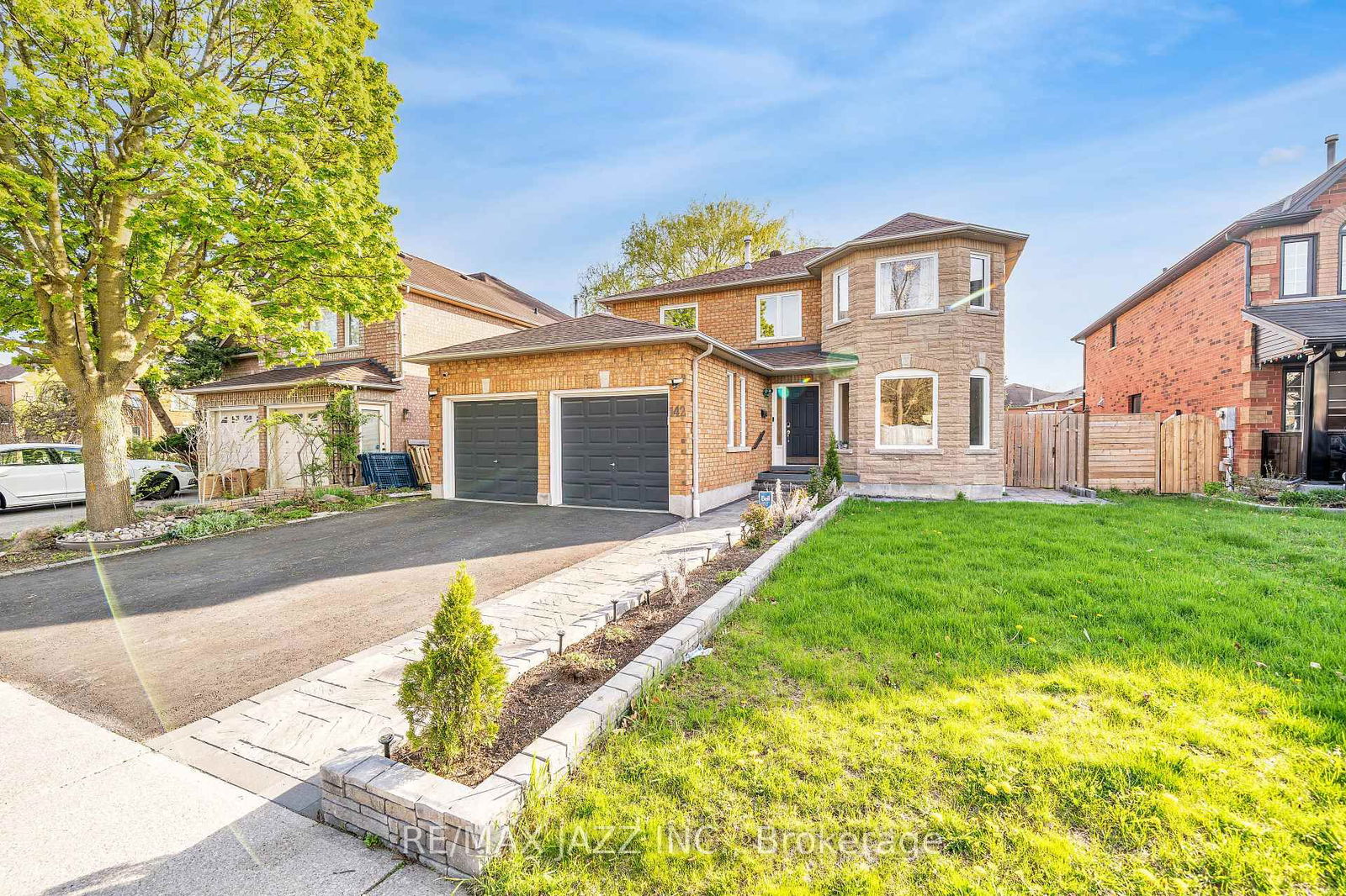 Detached House for sale at 142 Elizabeth Street, Ajax, Central West, L1T 3X5 - MLS: E12158570