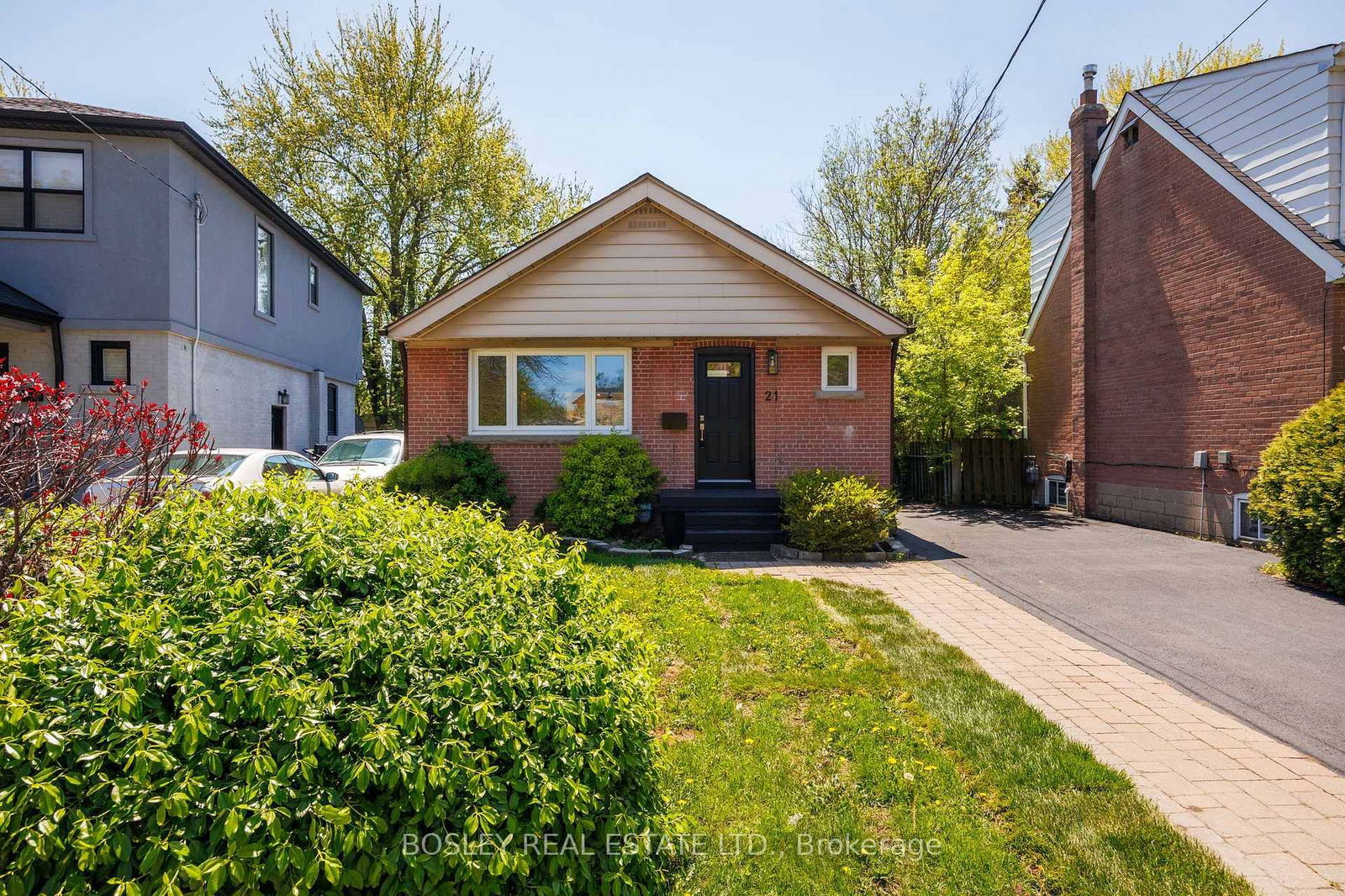 Detached House for sale at 21 Fairfax Crescent, Toronto, Clairlea-Birchmount, M1L 1Z6 - MLS: E12158571