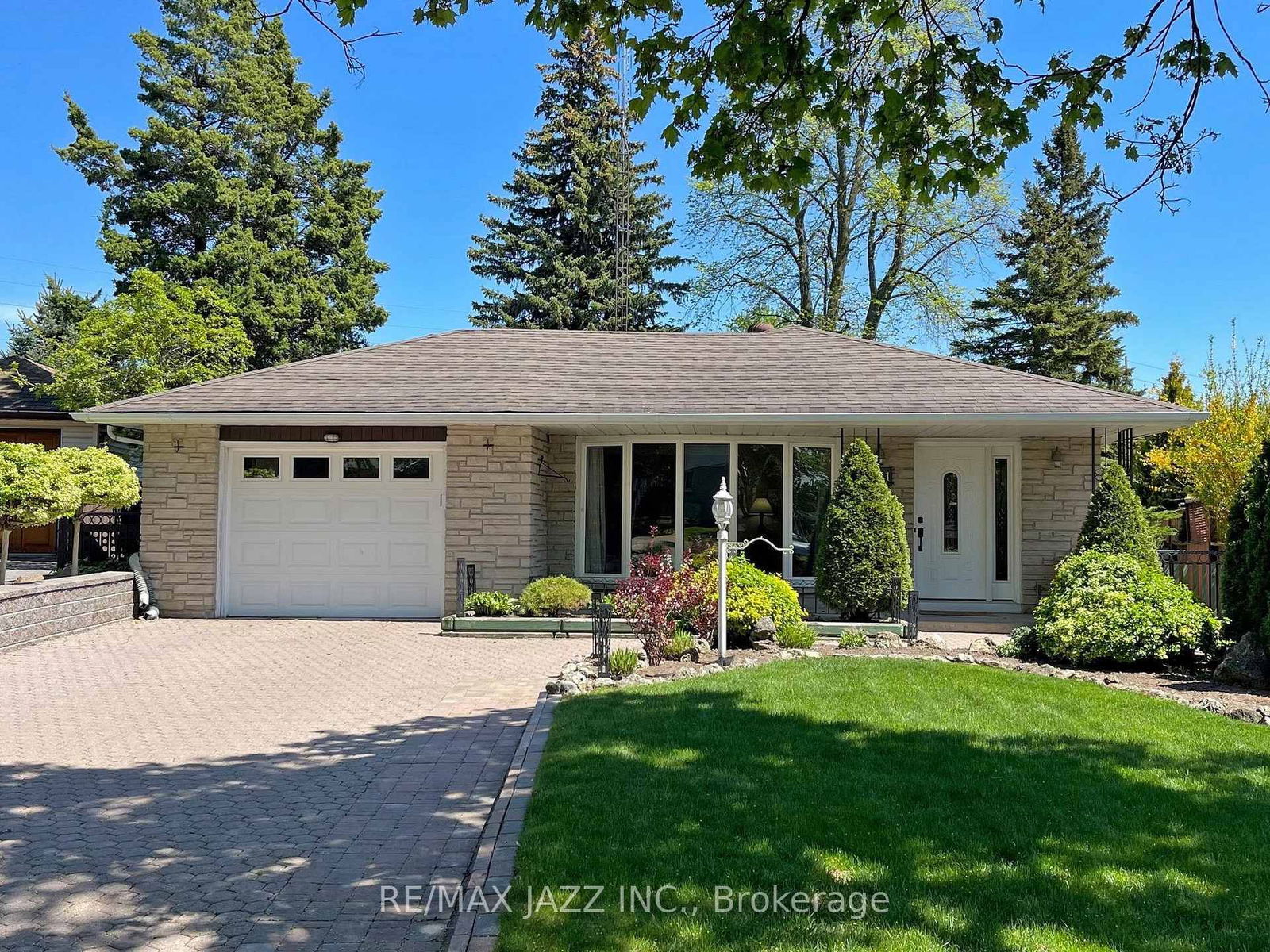 Detached House for sale at 341 Elizabeth Street, Oshawa, McLaughlin, L1J 5S7 - MLS: E12158701