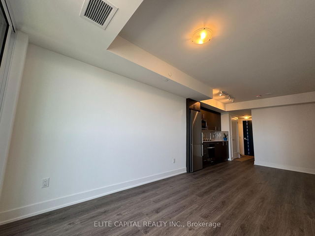 1214 - 2545 Simcoe Street