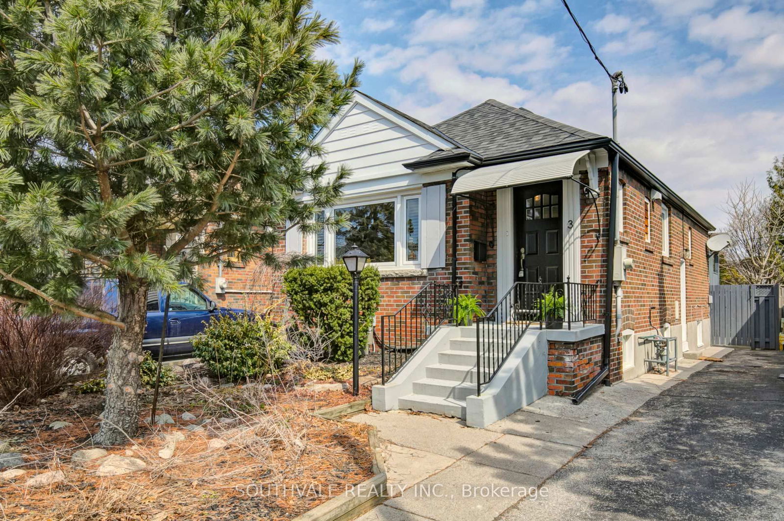 Detached House for sale at 3 Barfield Avenue, Toronto, Danforth Village-East York, M4J 4N4 - MLS: E12159953
