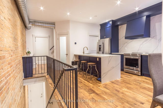 Upper - 936 Dundas Street