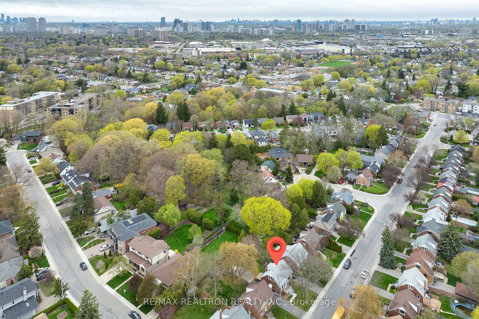 Detached House for sale at 16 Plaxton Drive, Toronto, O'Connor-Parkview, M4B 2P8 - MLS: E12161331