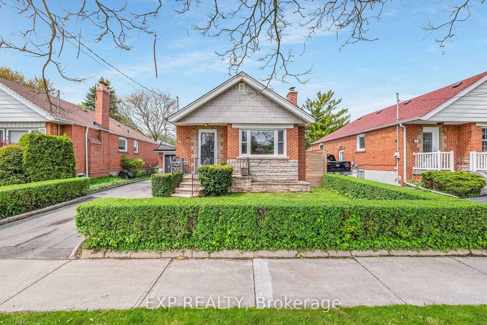 Detached House for sale at 16 Camilla Crescent, Toronto, Clairlea-Birchmount, M1L 1Z1 - MLS: E12161413