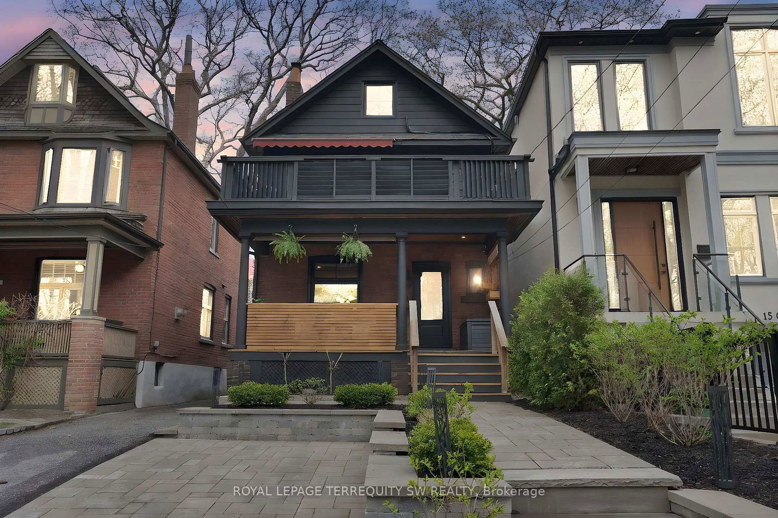Detached House for sale at 17 Queensbury Avenue, Toronto, Birchcliffe-Cliffside, M1N 2X8 - MLS: E12161504