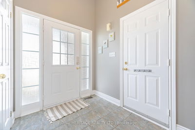 39 Aylesworth Ave, Clarington - Courtice image-0-2