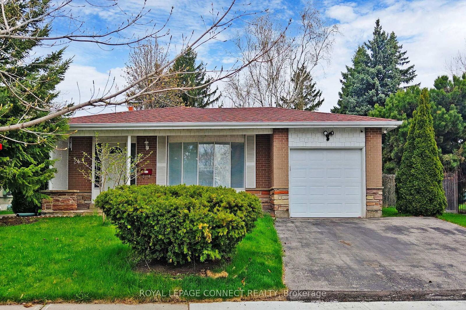 Detached House for sale at 24 Grovenest Drive, Toronto, Morningside, M1E 4J3 - MLS: E12161973