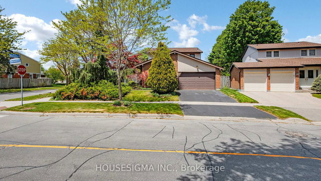2 Chiefswood Square