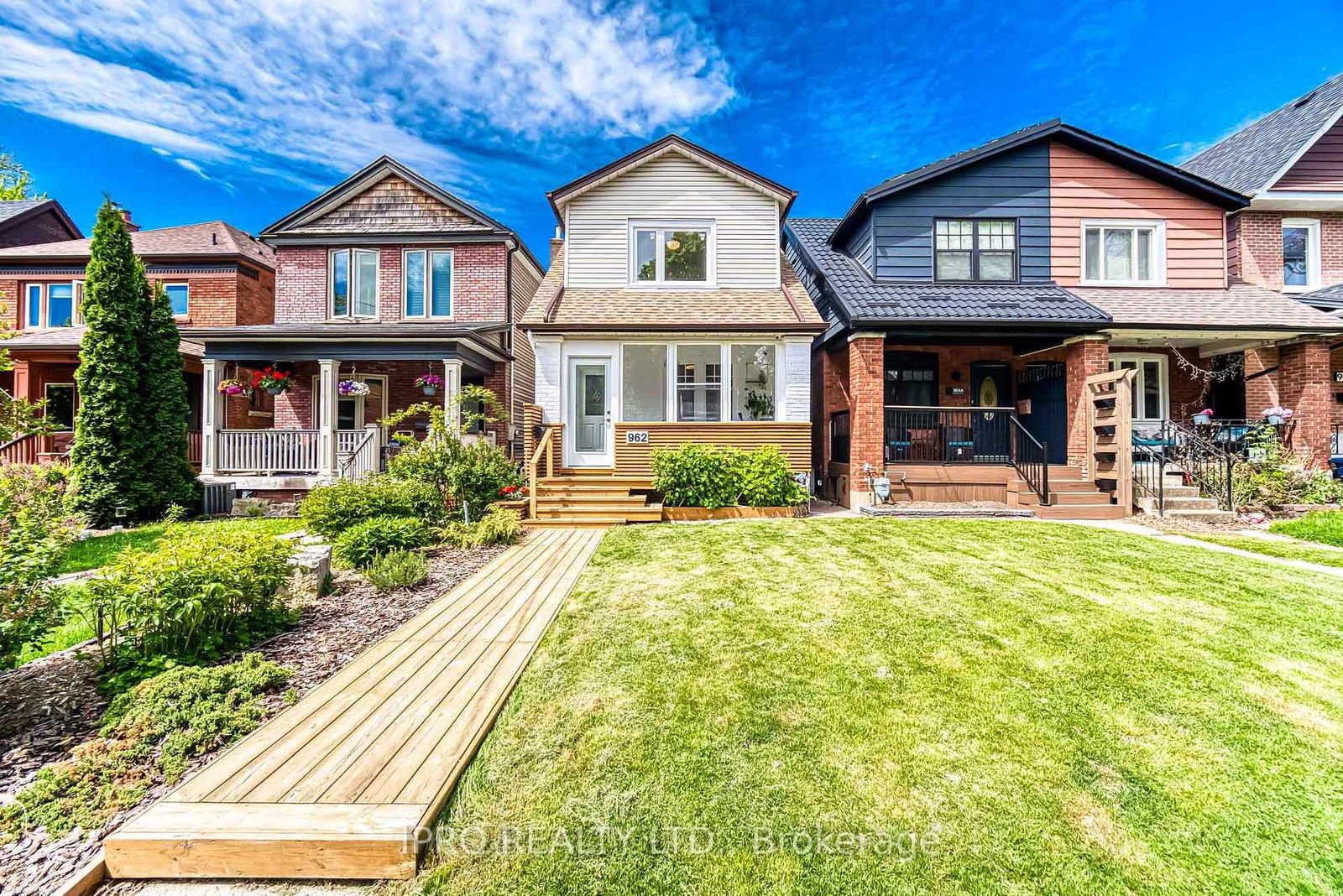 Detached House for sale at 962 Logan Avenue, Toronto, Playter Estates-Danforth, M4K 3E5 - MLS: E12162263