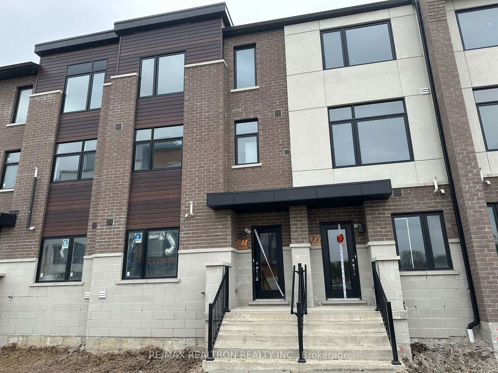 Property at 1695 Dersan